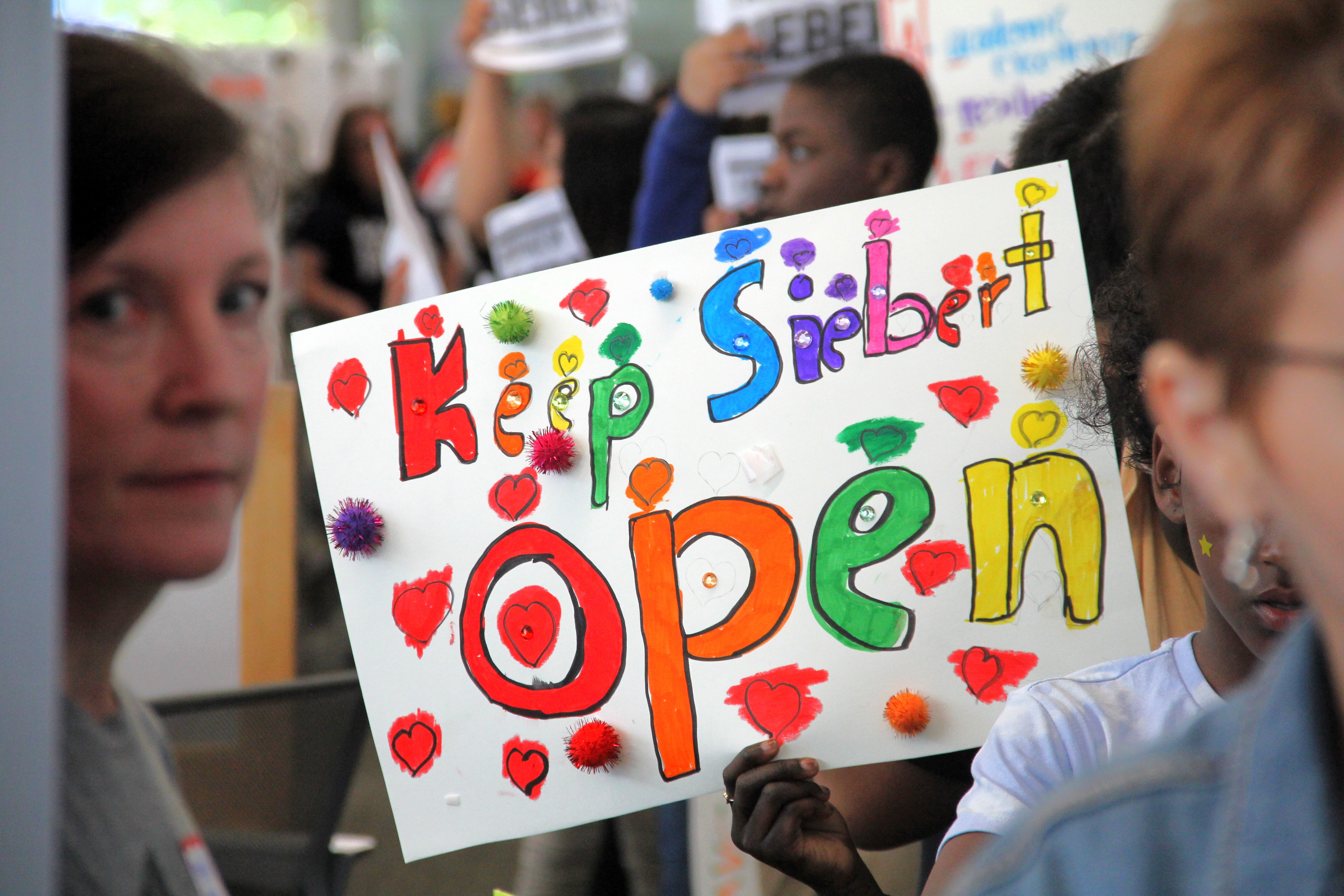 Seibert Elementary students protest potential closure, parents ask questions at consolidation forum - Vimarsana News