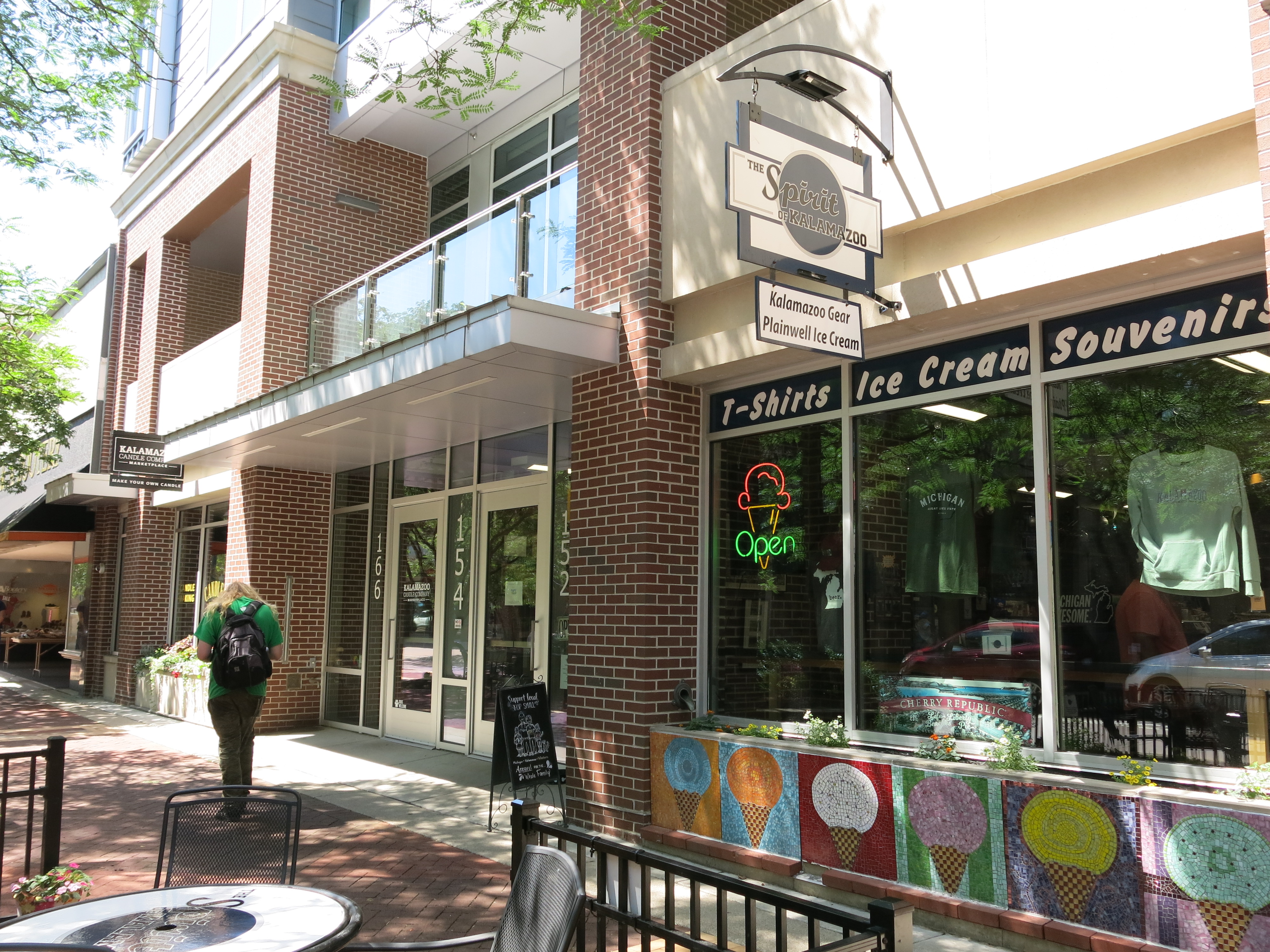 Downtown merchants share their thoughts on Kalamazoo's camera surveillance proposal - Vimarsana News